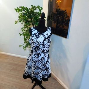 Lux II Black and White Floral Design Dress Size 10